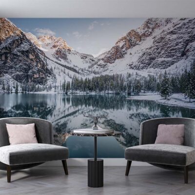 ALIPRINT Papier peint paysage montagne enneigée, reflet sur lac, décor mural intérieur élégant, ambiance nature sereine, style moderne et apaisant. Algerie