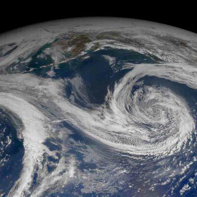 ALIPRINT Vue satellite de la Terre, montrant un système nuageux tourbillonnant au-dessus de l'océan Pacifique, idéal pour fond d'écran nature. Algerie