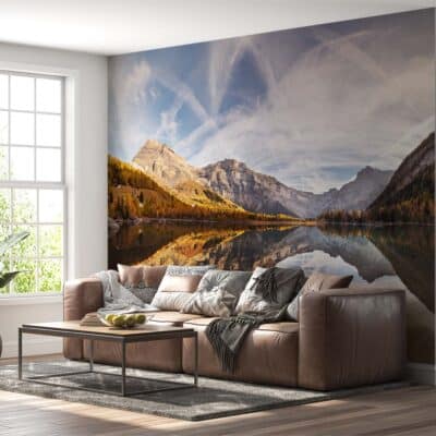 ALIPRINT Papier peint mural alpin avec paysage de montagne et lac, apportant une sensation naturelle et apaisante au salon moderne, décor intérieur inspirant. Algerie