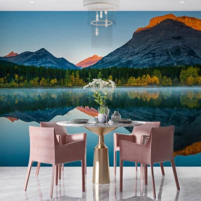 ALIPRINT Salle à manger moderne avec papier peint montagne, lac clair, reflets apaisants; décoration intérieure élégante et naturelle pour maison contemporaine. Algerie