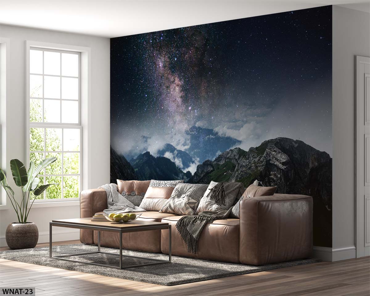 ALIPRINT Papier peint ciel étoilé avec montagnes dans un salon moderne, canapé en cuir brun, table basse en bois, plante verte, décoration intérieure nature. Algerie