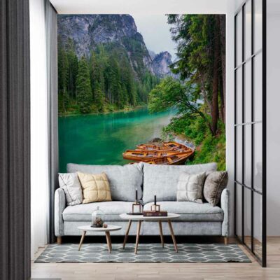 ALIPRINT Papier peint paysage montagne avec lac émeraude, barques en bois et forêt, parfait pour déco salon moderne et ambiance nature relaxante. Algerie