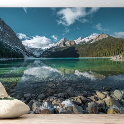 ALIPRINT Papier peint paysage montagneux avec lac clair, forêt dense et ciel bleu. Décoration murale chambre offre évasion et tranquillité naturelle. Algerie