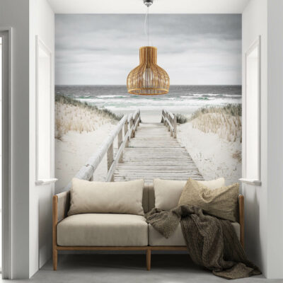 ALIPRINT Papier peint mural plage, passerelle bois vers l'océan, canapé beige moderne, déco intérieure, luminaire suspendu, ambiance sereine. Algerie