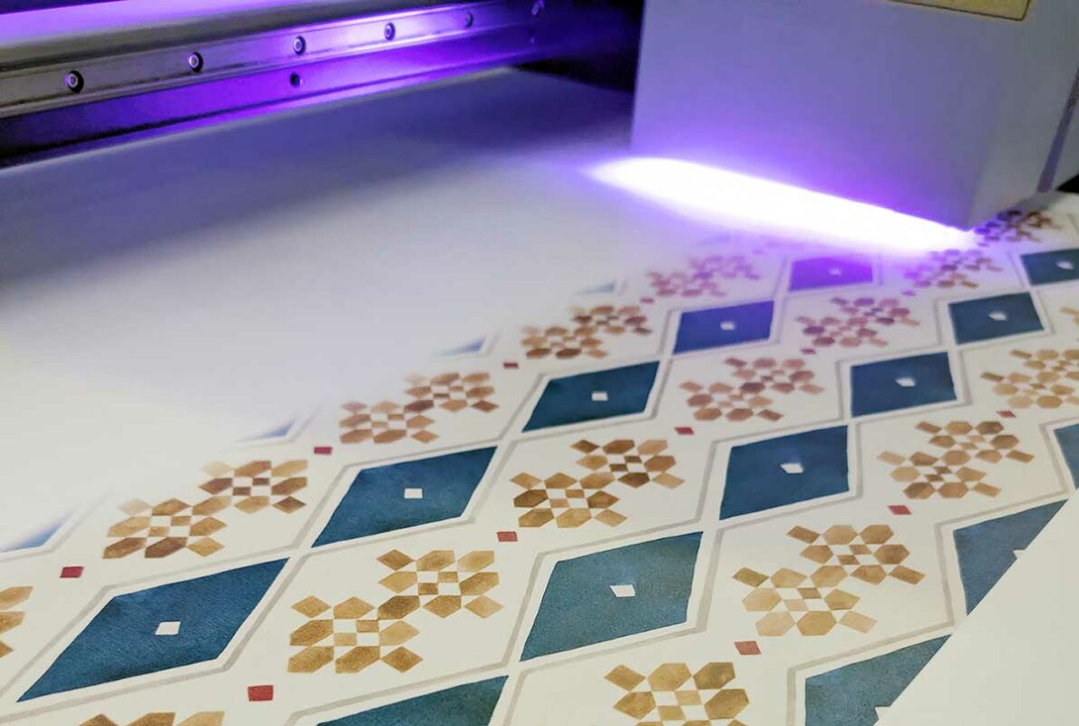 ALIPRINT papier peint décoratif mural en algerie Impression de papier peint décoratif mural Algérie avec motifs géométriques. Solution personnalisée pour embellir votre intérieur avec style et originalité.